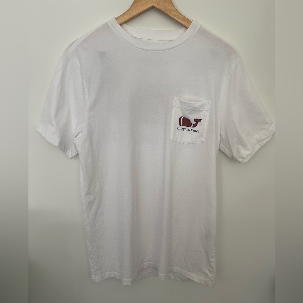 Vineyard Vines T-Shirt Men Large Football Whale White Short Sleeve Front Pocket